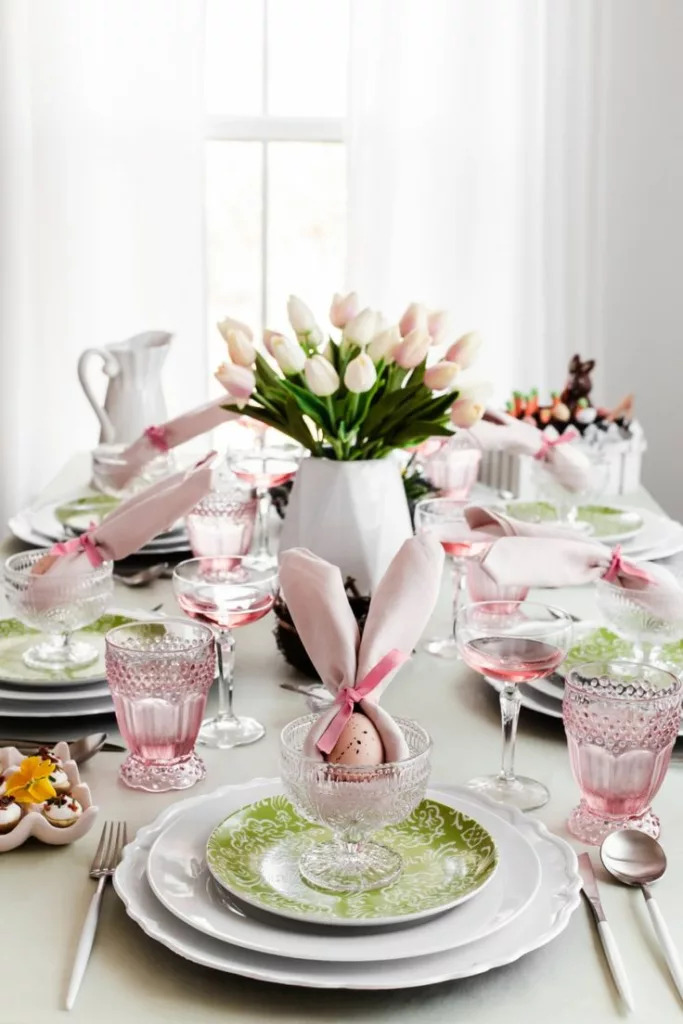 Table settings with Easter decorations