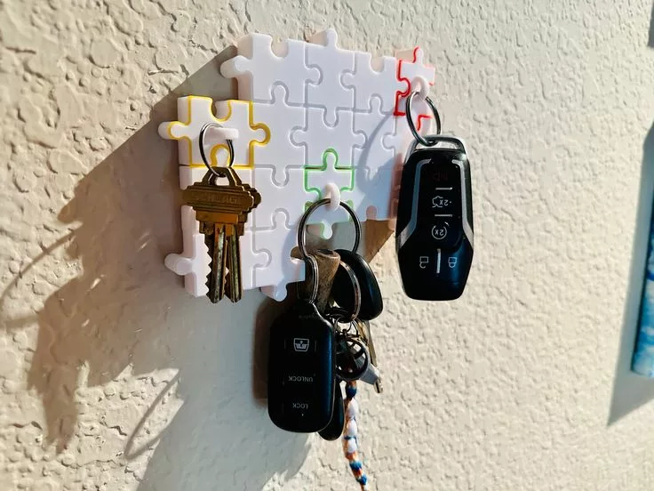 Key holder as puzzle pieces