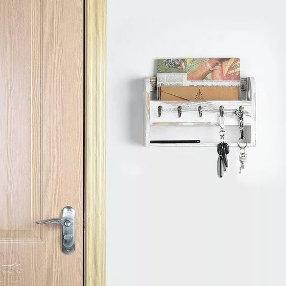 Wall-mounted key holder with mail organization