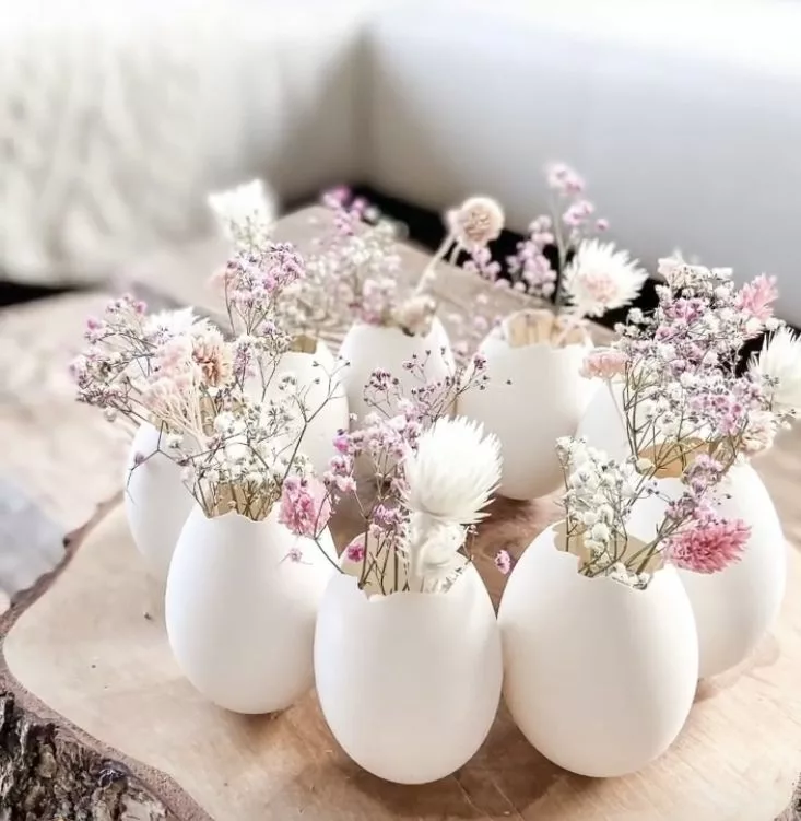 Egg-shell vases
